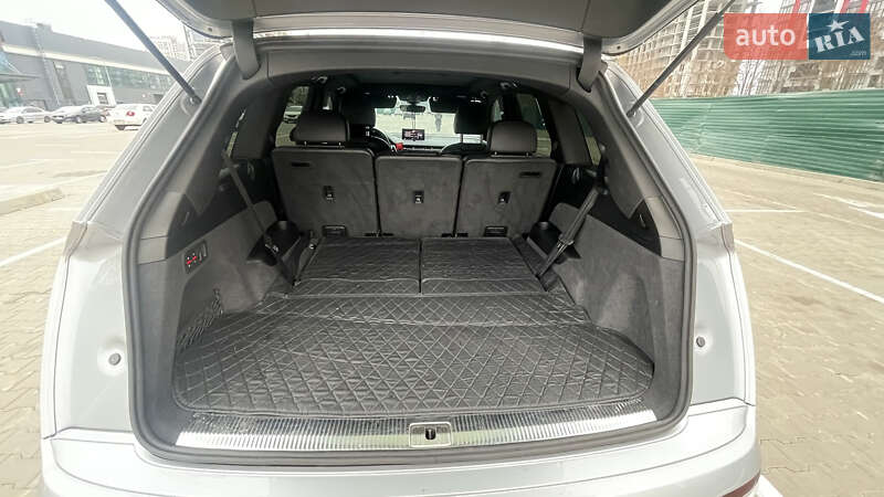 Позашляховик / Кросовер Audi Q7 2019 в Києві