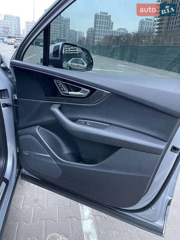 Позашляховик / Кросовер Audi Q7 2019 в Києві