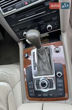 Позашляховик / Кросовер Audi Q7 2010 в 