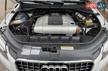 Позашляховик / Кросовер Audi Q7 2010 в 