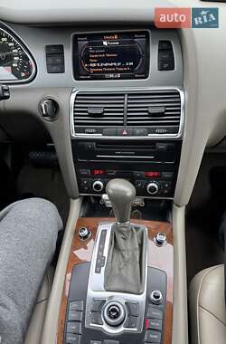 Позашляховик / Кросовер Audi Q7 2010 в 