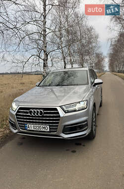 Позашляховик / Кросовер Audi Q7 2018 в 