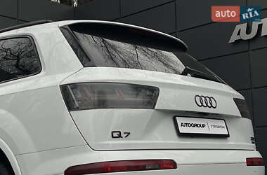 Внедорожник / Кроссовер Audi Q7 2018 в 
