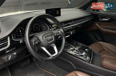 Внедорожник / Кроссовер Audi Q7 2018 в 