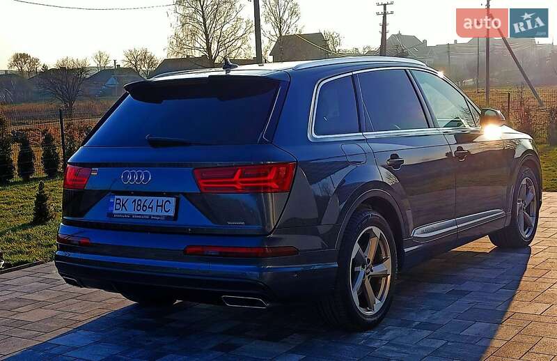 Внедорожник / Кроссовер Audi Q7 2017 в Ровно