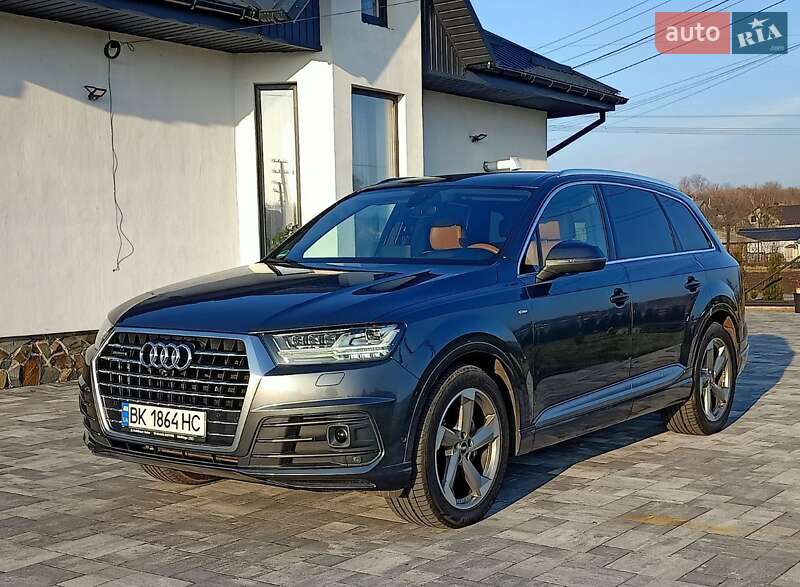 Внедорожник / Кроссовер Audi Q7 2017 в Ровно