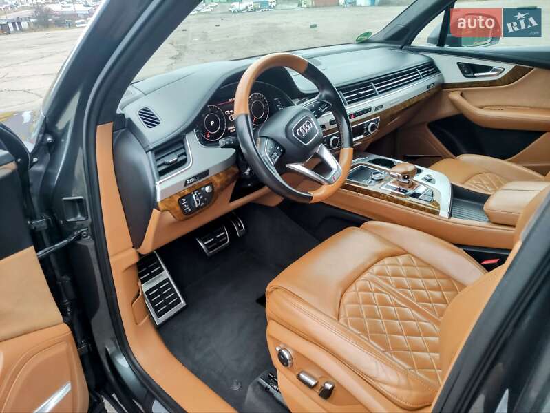 Внедорожник / Кроссовер Audi Q7 2017 в Ровно