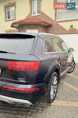 Позашляховик / Кросовер Audi Q7 2017 в 