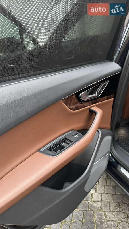 Внедорожник / Кроссовер Audi Q7 2017 в Черновцах