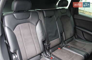 Внедорожник / Кроссовер Audi Q7 2016 в 