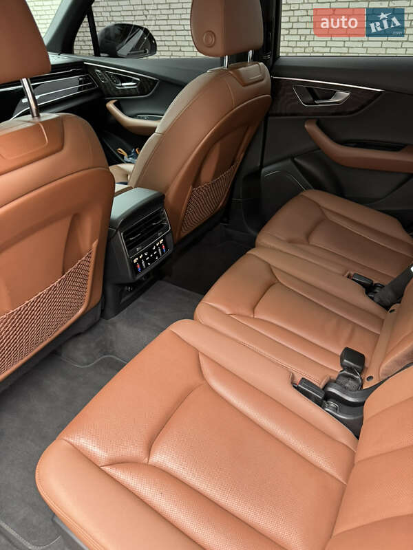 Позашляховик / Кросовер Audi Q7 2020 в Жовкві