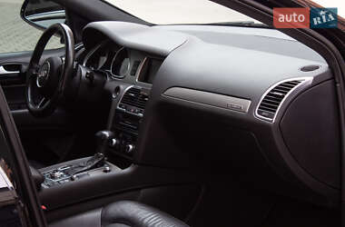 Позашляховик / Кросовер Audi Q7 2015 в 