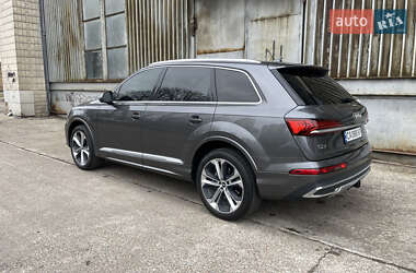 Внедорожник / Кроссовер Audi Q7 2021 в 