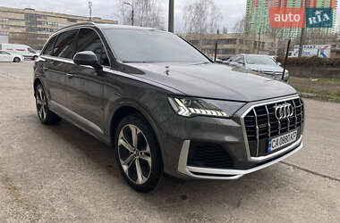 Внедорожник / Кроссовер Audi Q7 2021 в 