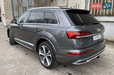 Внедорожник / Кроссовер Audi Q7 2021 в 