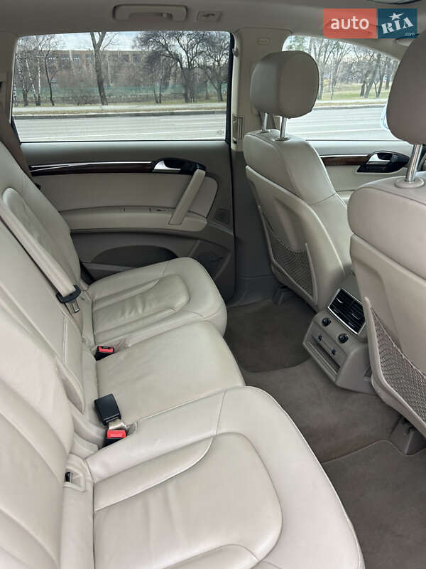 Позашляховик / Кросовер Audi Q7 2010 в Києві
