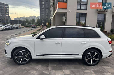 Позашляховик / Кросовер Audi Q7 2019 в 