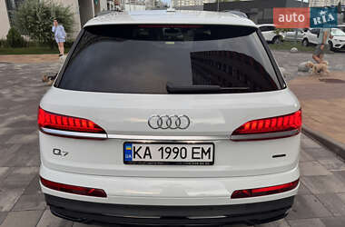 Позашляховик / Кросовер Audi Q7 2019 в 
