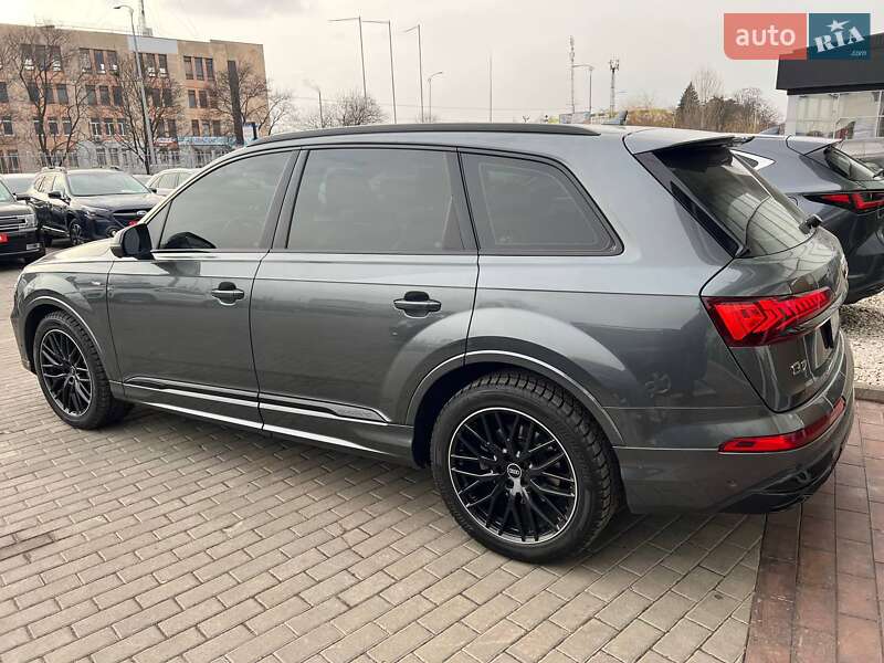 Позашляховик / Кросовер Audi Q7 2021 в Полтаві