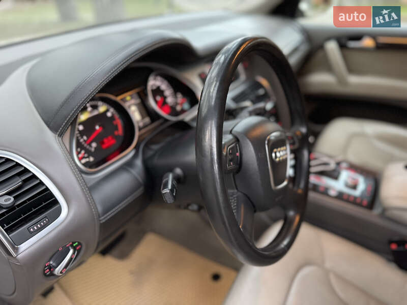 Позашляховик / Кросовер Audi Q7 2010 в Чернігові