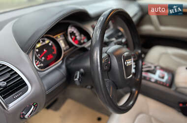 Позашляховик / Кросовер Audi Q7 2010 в 