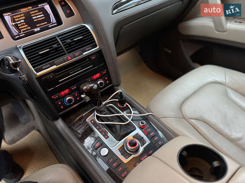 Позашляховик / Кросовер Audi Q7 2010 в Чернігові