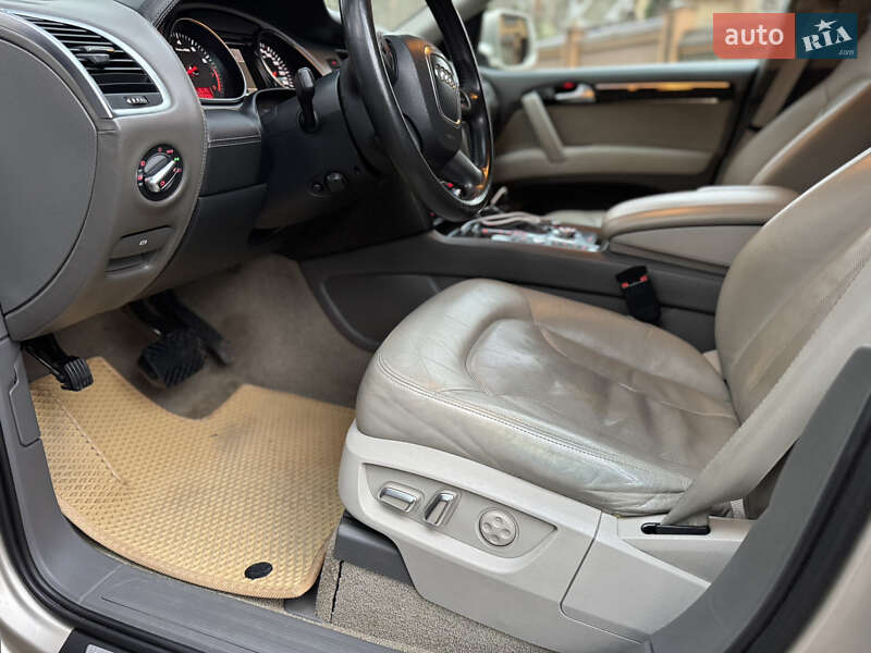 Позашляховик / Кросовер Audi Q7 2010 в Чернігові