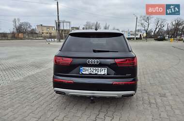 Внедорожник / Кроссовер Audi Q7 2015 в 