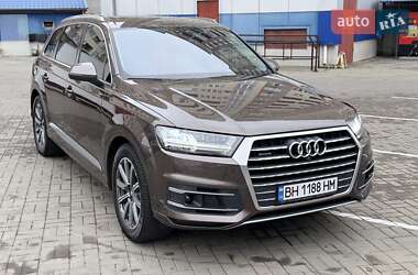 Внедорожник / Кроссовер Audi Q7 2017 в 