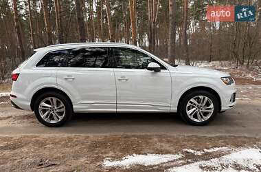 Внедорожник / Кроссовер Audi Q7 2021 в 