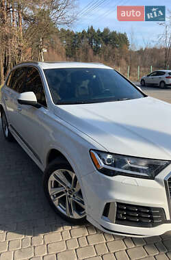 Внедорожник / Кроссовер Audi Q7 2021 в 
