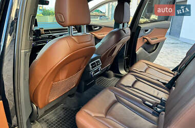 Внедорожник / Кроссовер Audi Q7 2016 в 