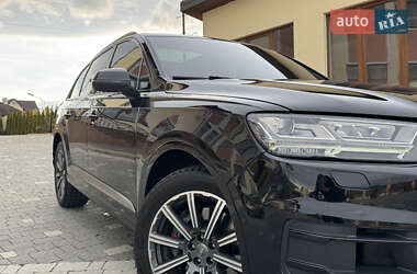 Внедорожник / Кроссовер Audi Q7 2016 в 