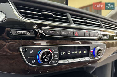 Внедорожник / Кроссовер Audi Q7 2016 в 