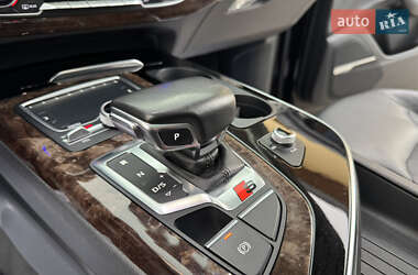 Внедорожник / Кроссовер Audi Q7 2016 в 