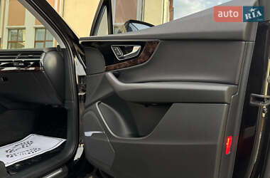 Внедорожник / Кроссовер Audi Q7 2016 в 