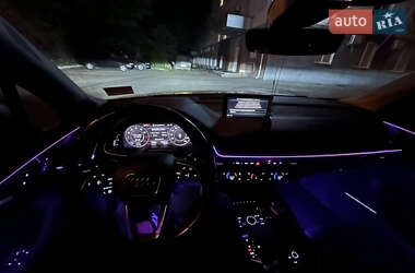 Позашляховик / Кросовер Audi Q7 2019 в 