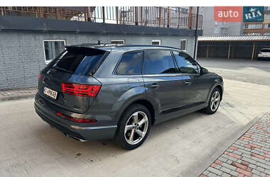 Позашляховик / Кросовер Audi Q7 2018 в 