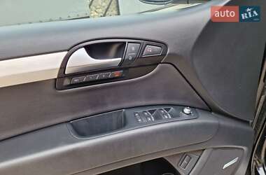 Позашляховик / Кросовер Audi Q7 2013 в 