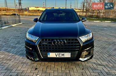Внедорожник / Кроссовер Audi Q7 2016 в 