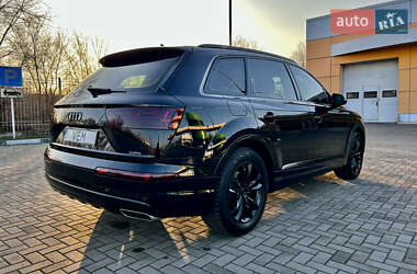 Внедорожник / Кроссовер Audi Q7 2016 в 