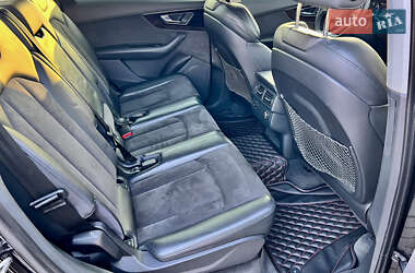 Внедорожник / Кроссовер Audi Q7 2016 в 