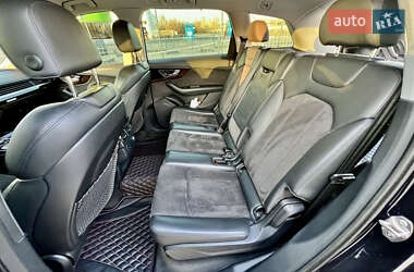 Внедорожник / Кроссовер Audi Q7 2016 в 