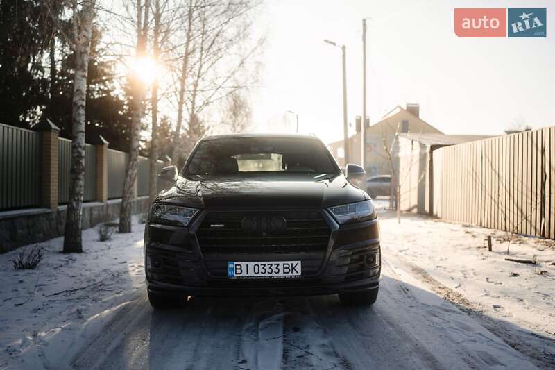 Внедорожник / Кроссовер Audi Q7 2018 в 