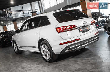 Внедорожник / Кроссовер Audi Q7 2022 в 