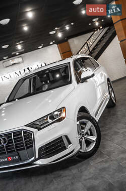 Внедорожник / Кроссовер Audi Q7 2022 в 