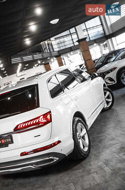 Внедорожник / Кроссовер Audi Q7 2022 в 