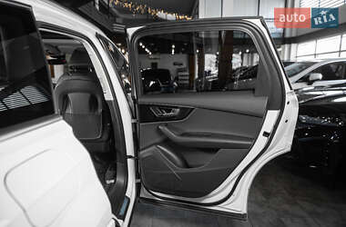 Внедорожник / Кроссовер Audi Q7 2022 в 