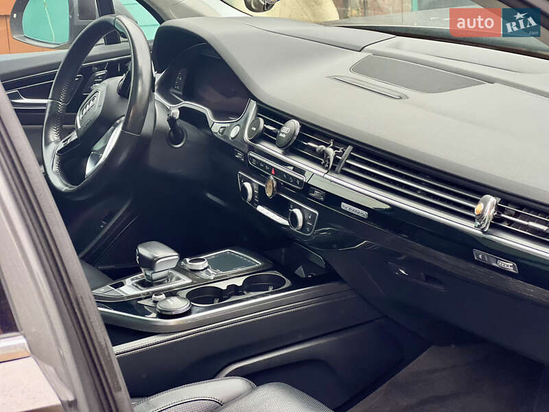 Внедорожник / Кроссовер Audi Q7 2015 в Сумах