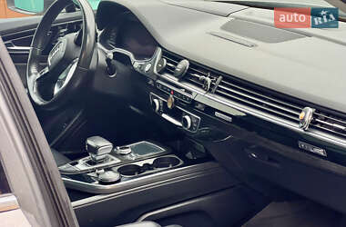 Внедорожник / Кроссовер Audi Q7 2015 в 